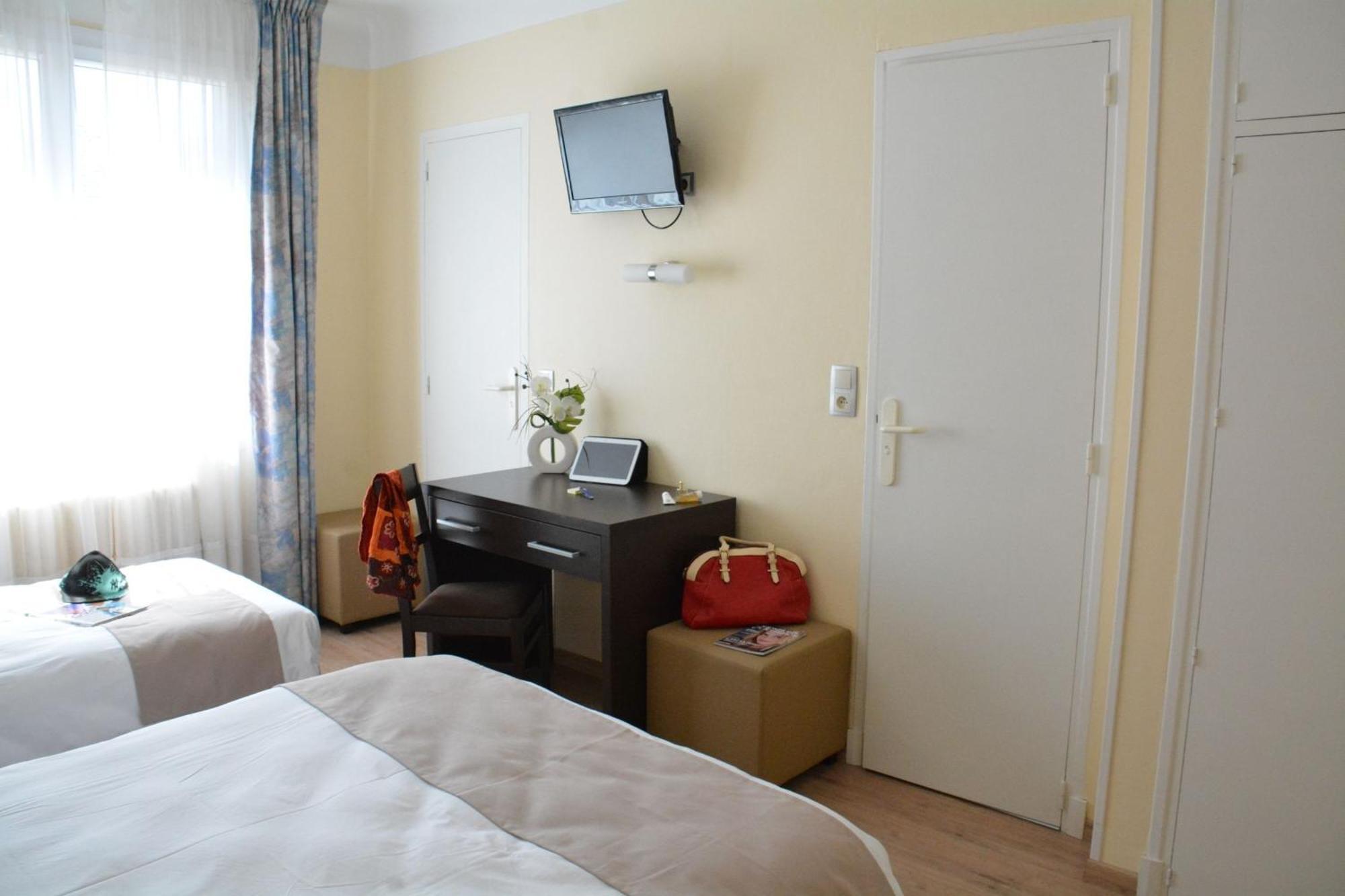 Logis Hotel Restaurant De France Saint-Geniez-d'Olt Phòng bức ảnh