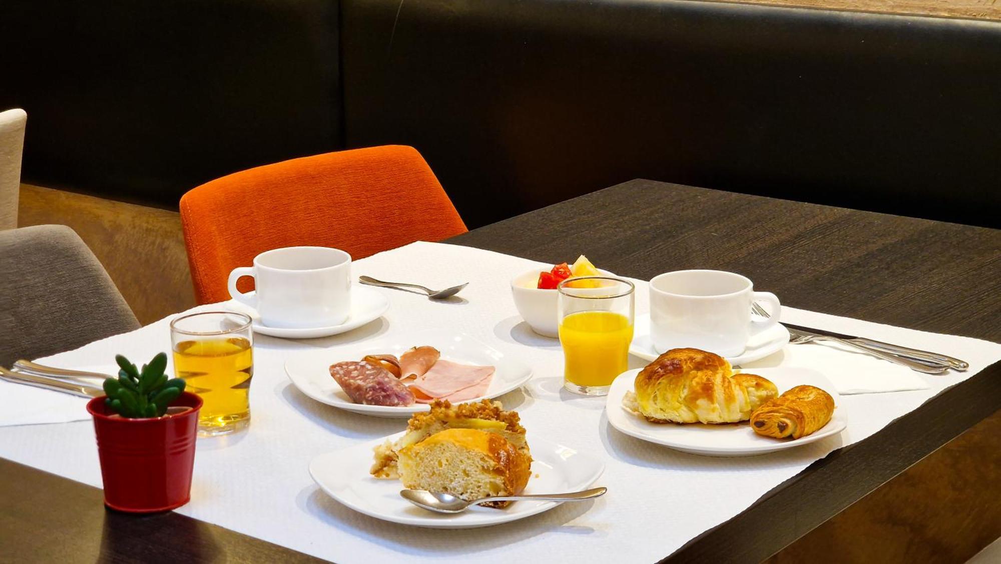 Logis Hotel Restaurant De France Saint-Geniez-d'Olt Ngoại thất bức ảnh