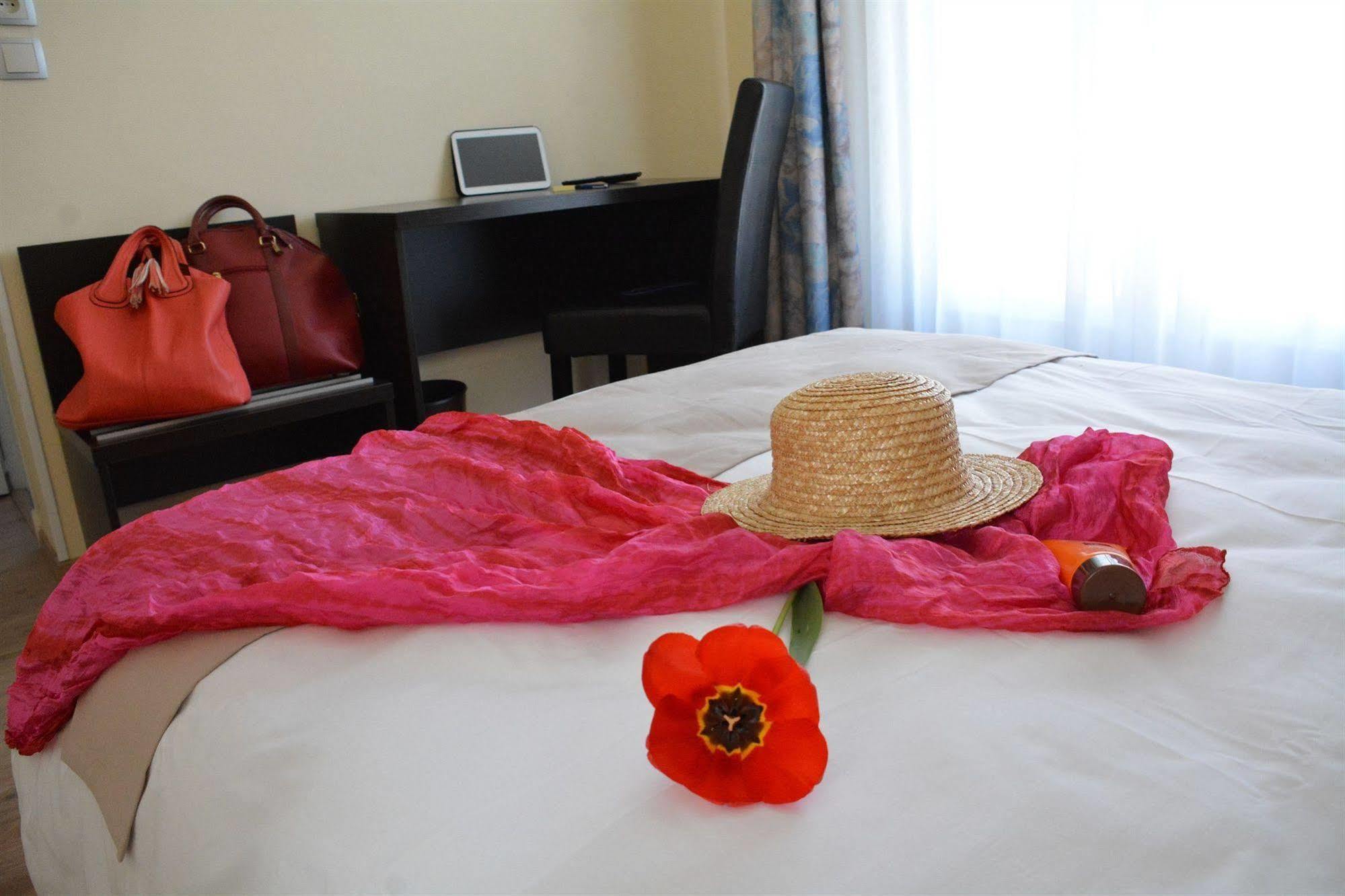 Logis Hotel Restaurant De France Saint-Geniez-d'Olt Ngoại thất bức ảnh